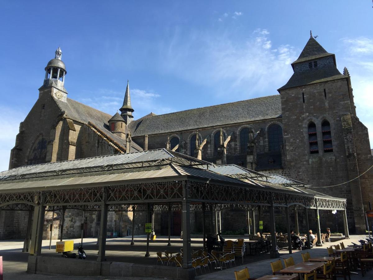 Marie Et Brieuc _ Duplex Lumineux Colore Atypique Face Cathedrale Saint-Brieuc Exterior photo